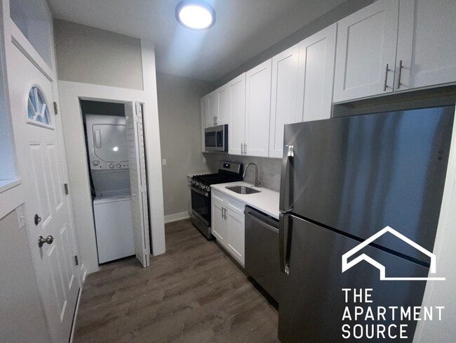 Building Photo - 6519 N Newgard Ave Unit 2D Rental