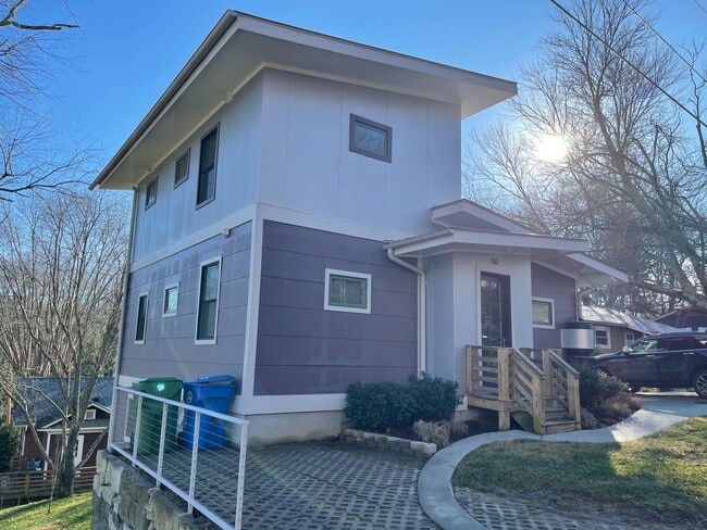 Building Photo - West Asheville, Green Built, 4 Bedroom, 4... Rental