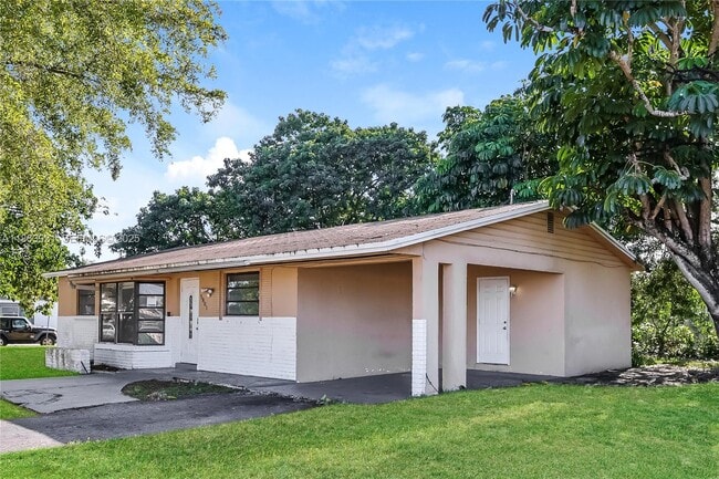 Photo - 5801 Royal Palm Blvd