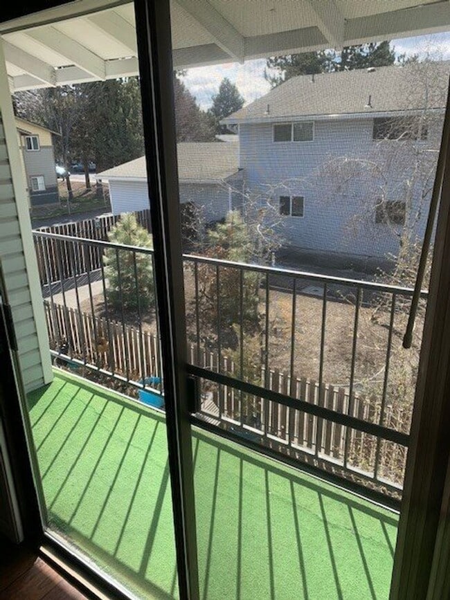 Photo - 2 Bed/1 Bath SE Bend Condo with Single Car...