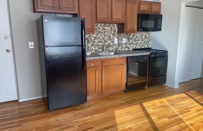 Building Photo - 558 Lowell Ave Unit 558-12