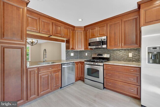 7014 Gatton Square
