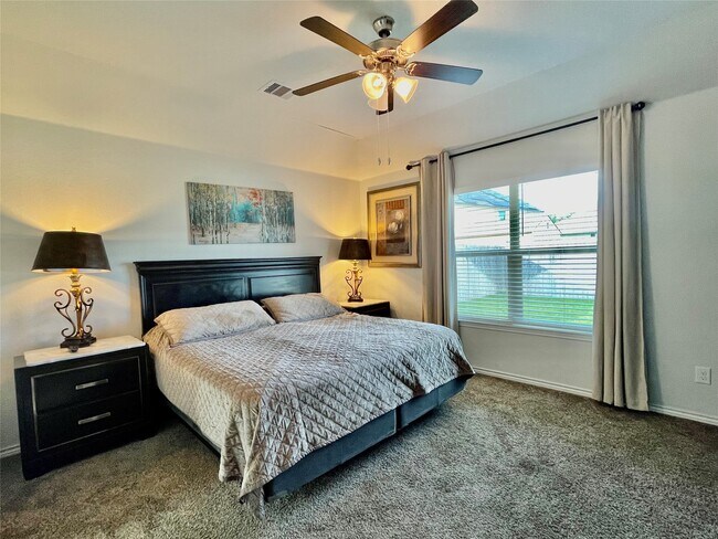 Photo - 1916 Thorndyke Ln