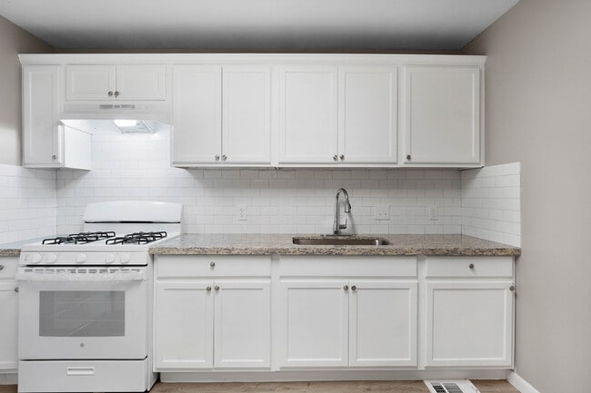 Building Photo - Parkview Apartments Unit 3450