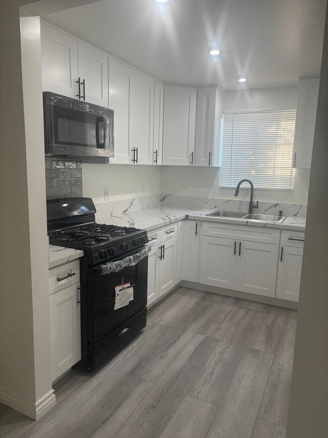Building Photo - 17342 Covello St Rental