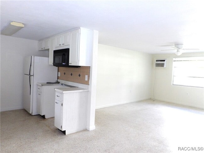 Photo - 8 E Golden St