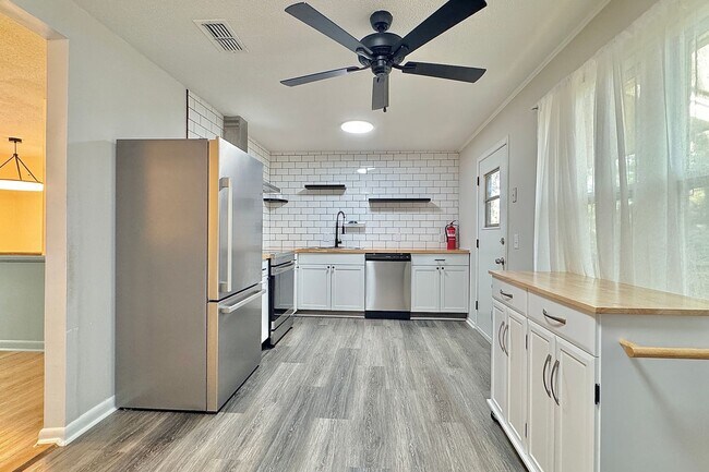 Photo - AVAILABLE NOW! (Pet Friendly)