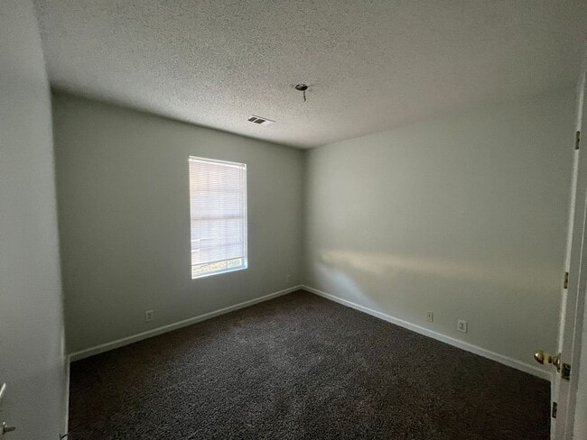 Photo - Quiet Neighborhood!