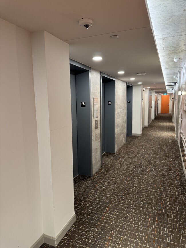 Photo - 105 Champagne Ave S