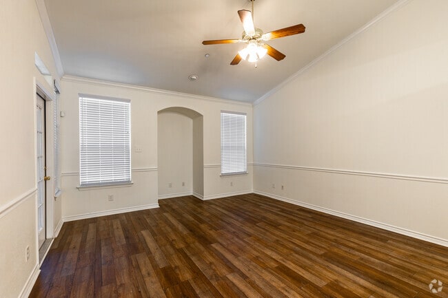 1BR, 1BA - 764SF