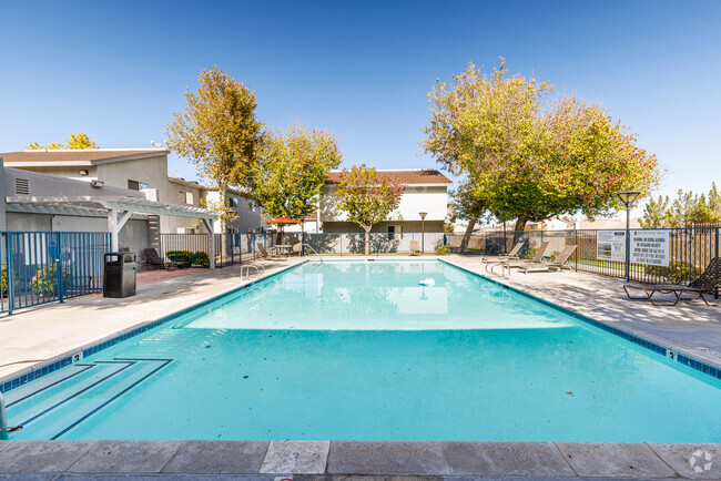 Building Photo - Woodlands West Townhomes