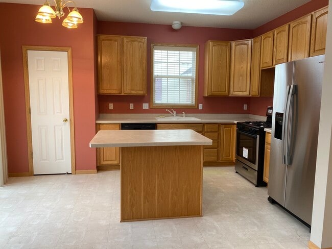 Building Photo - 15222 Florist Cir