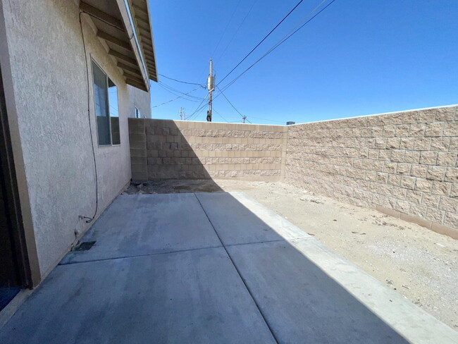 Photo - Downstairs 2 bed 1 bath with yard near Silver Creek. Unidad 3