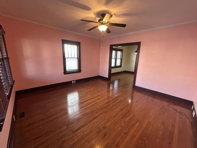 Building Photo - Quiet cozy bungalow in the heart of Quincy IL