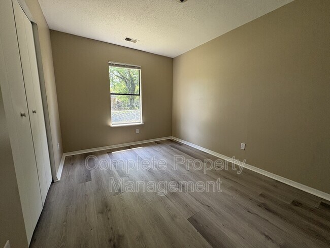 Photo - 1920 15th Way SW