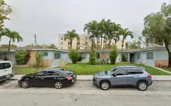 Building Photo - 401 SW 8th Ct Unit Apt. 2