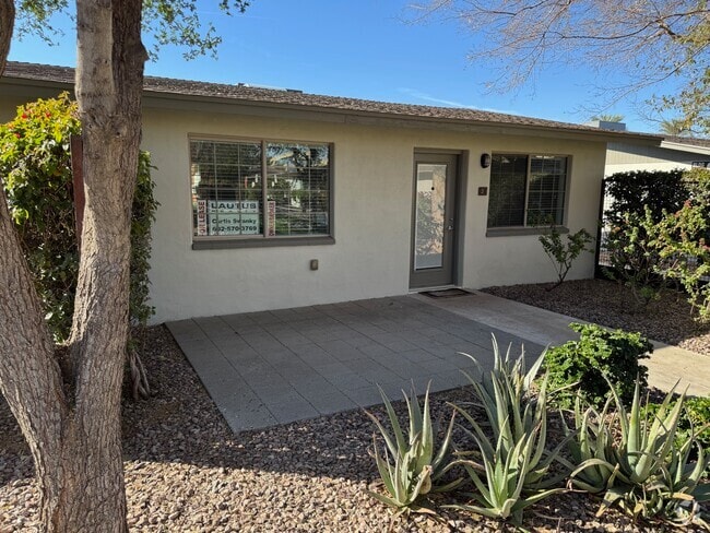 Building Photo - 1850 E Maryland Ave Unit 1850 E Maryland Ave #29 Rental