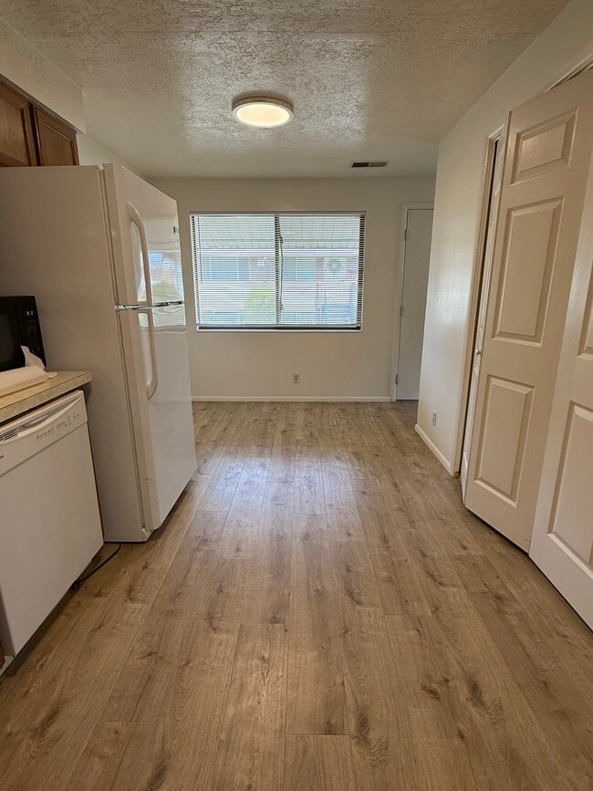 Photo - 2196 w 5600 s