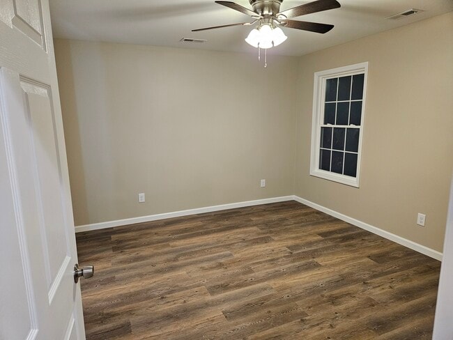 Photo - 121 Clyde Miller Dr