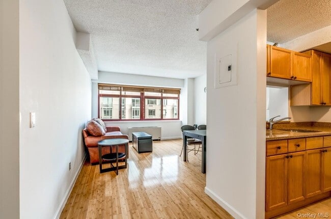 Building Photo - 4-74 48th Avenue Unit 4-V