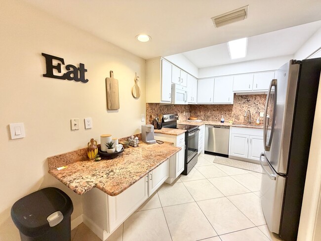 Photo - ** VANDERBILT VILLAS ** 3 BED / 2 BATH - 1ST FLOOR CONDO - NEAR THE BEACH! - ANNUAL RENTAL