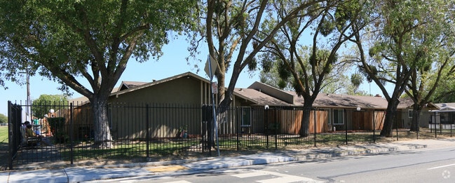 Alta Redwood Apartments - Alta Redwood Apartments