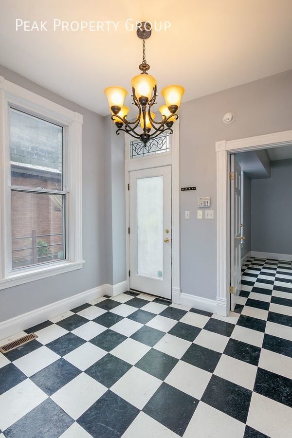 Photo - 2552 Vestry Ave