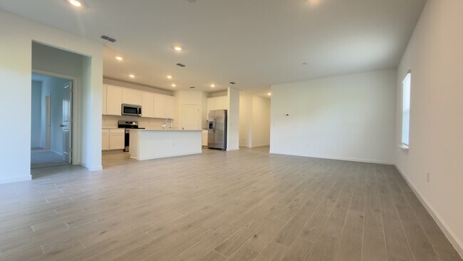 9230 Country House Dr