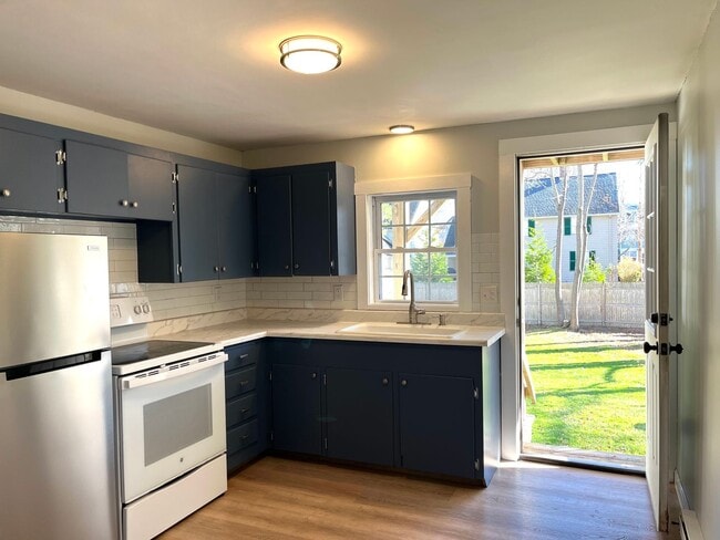 Photo - Rosemont Updated 2 Bedroom Unit