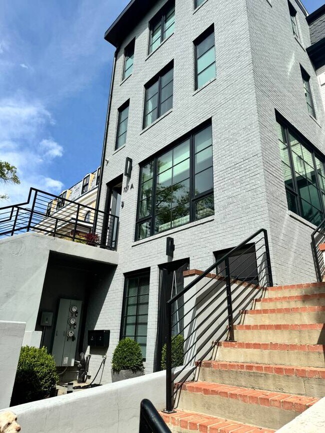 Building Photo - 727 Euclid St NW Unit Lower Level Rental