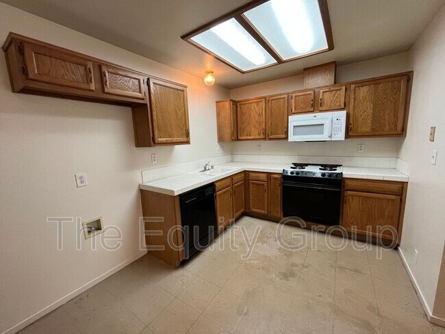 Photo - 1894 Henshaw Ave