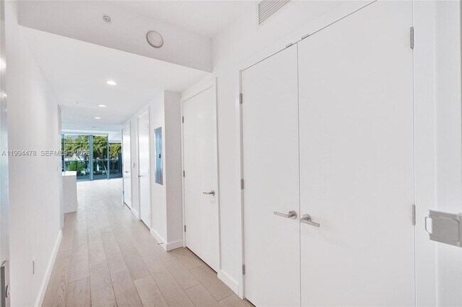 Photo - 9221 E Bay Harbor Dr Unit 210