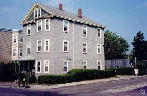 Building Photo - 24 Everett St Unit 3 Rental