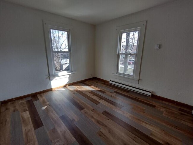 Photo - 425 Ray Ave NW