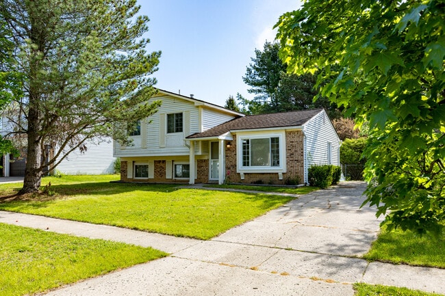 Photo - 1152 Rue Deauville Blvd House