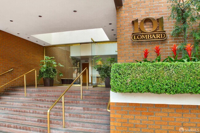 Photo - 101 Lombard St