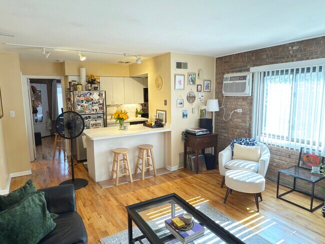Photo - 715 W Diversey Pky Unidad 3
