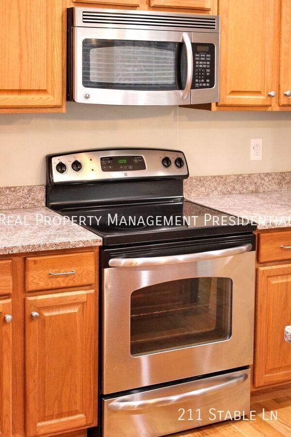 Photo - 211 Stable Ln