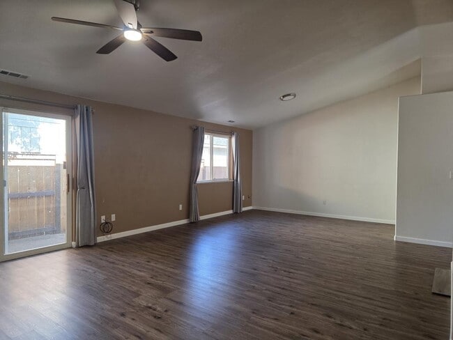 Photo - 209 SE Liberty Dr