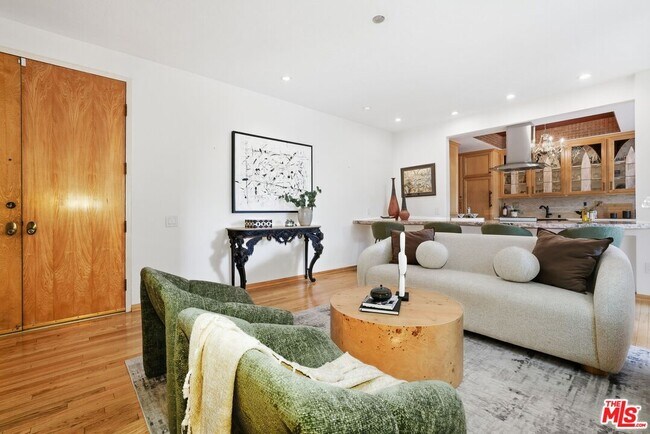 612 S Barrington Ave Unit 213