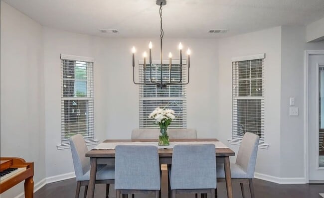 Photo - 112 St Ives Way