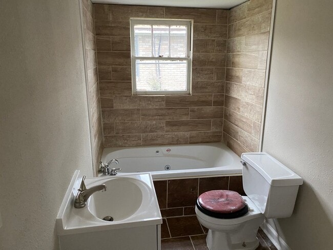 Photo - Great 4/2 in Central Lake Charles!