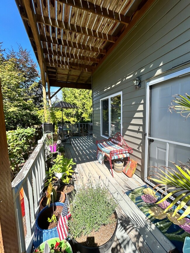 285 Waldorf Pl Unit B