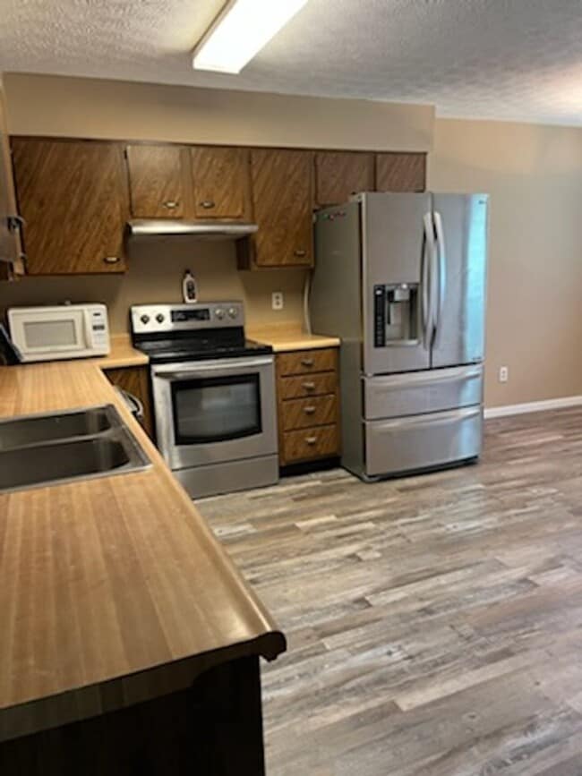 Photo - 172-174 Northwood Drive Unit 172