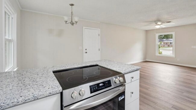 Photo - 103 Peake Ln