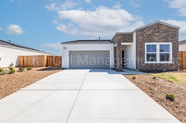 Photo - 4 Bedroom, 2 Bath Home with Solar in the S...