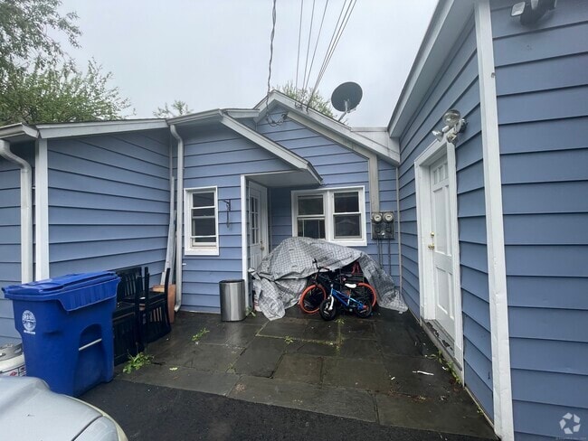 Building Photo - 81 Benedict St Rental
