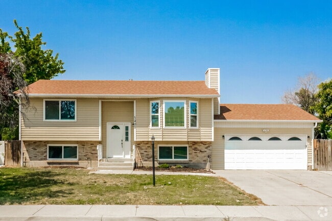 Building Photo - 5408 Hunter Dr Rental