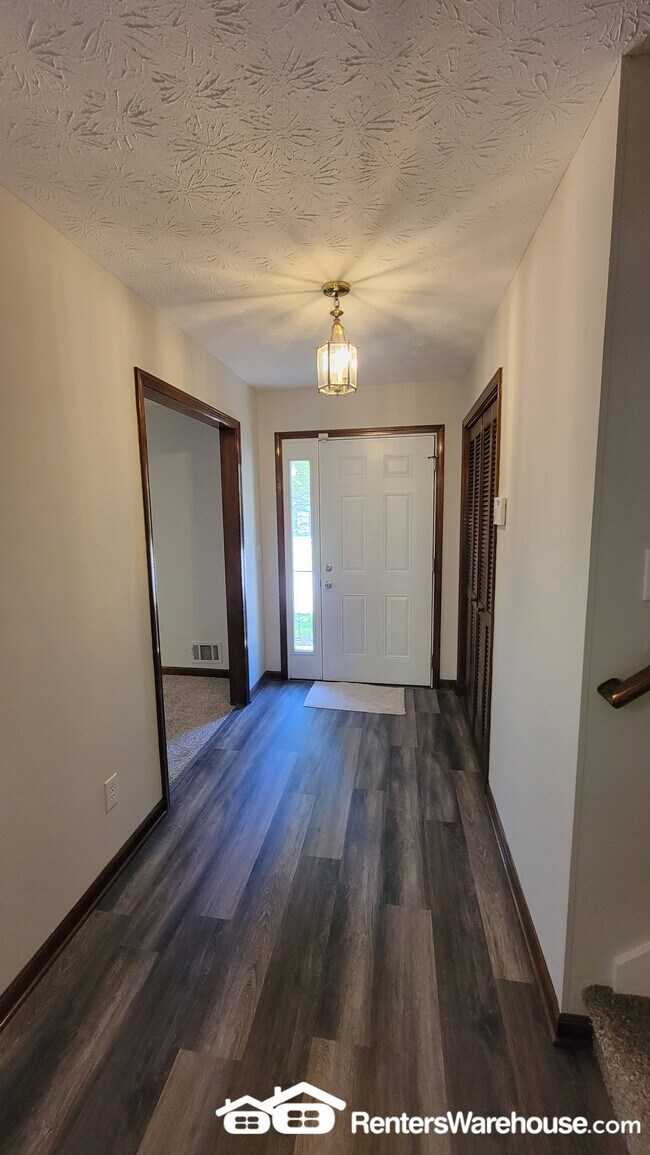 Photo - 2532 Mistletoe Ln SW