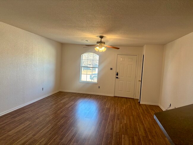 Building Photo - 2704 Lucille Dr Unit 2704 Lucille Dr B